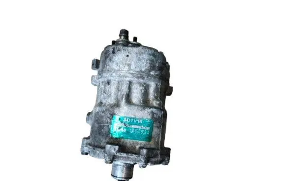 Volkswagen Golf IV Air conditioning (A/C) compressor (pump) 1J0820803A