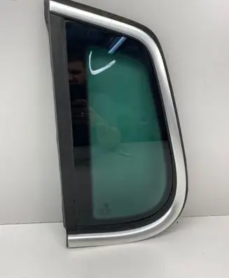 Volkswagen Tiguan Rear side window