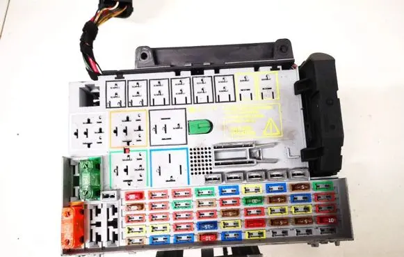 Opel Zafira A Fuse box set 24431677 24412497