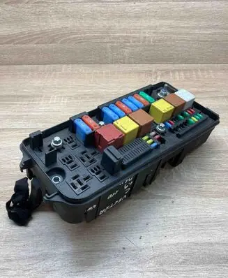 Opel Vectra C Fuse box set 13205800