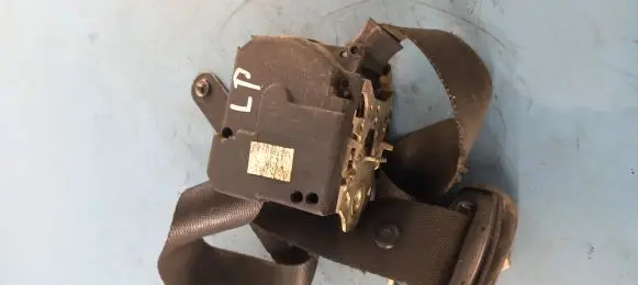 Ford Mondeo Mk III Front seatbelt