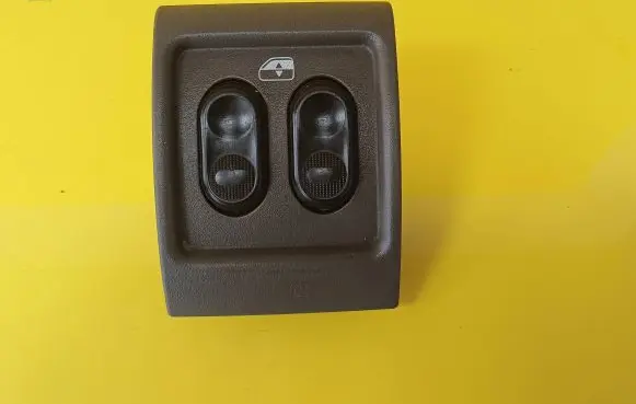Chrysler PT Cruiser Electric window control switch OUG381L8AB 74675574