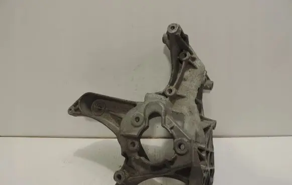 Volvo S40, V40 Power steering pump mounting bracket 770011357