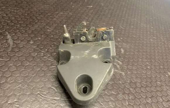 Renault Trafic II (X83) Loading door lock 198009182