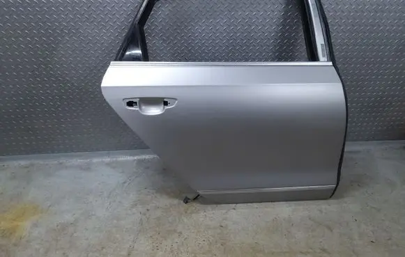 Volkswagen PASSAT B7 USA Rear door 561833312C
