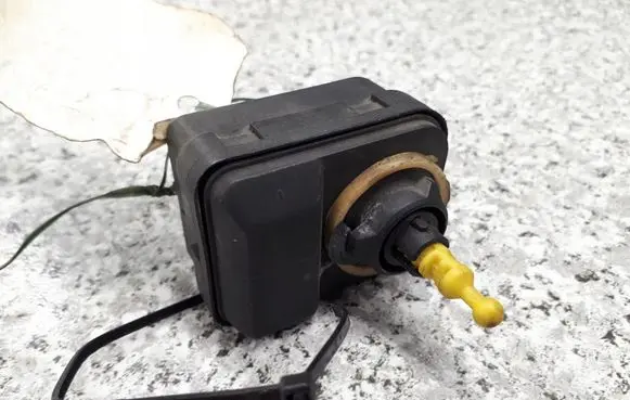Fiat Palio Headlight level adjustment motor 