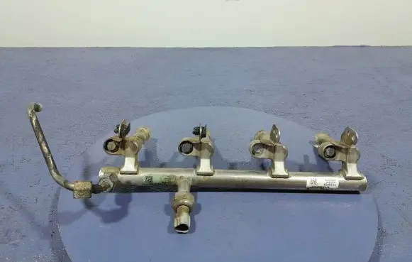 Volvo XC90 Fuel main line pipe 31303496