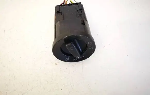 Volkswagen Golf IV Light switch 1C0941531A