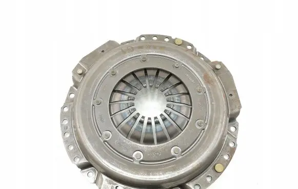 Opel Omega A Pressure plate 90272320