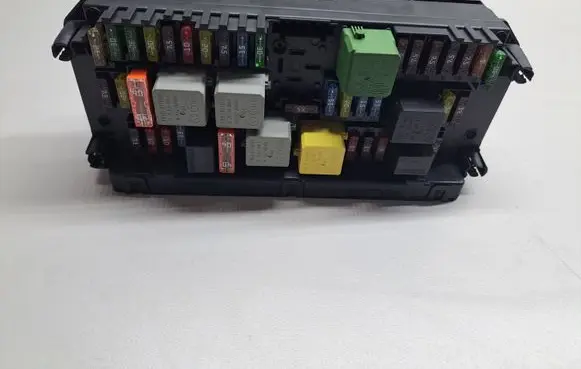Mercedes-Benz C W204 Fuse module A2129005822 A2129015204