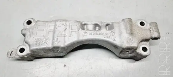 Engine mounting bracket