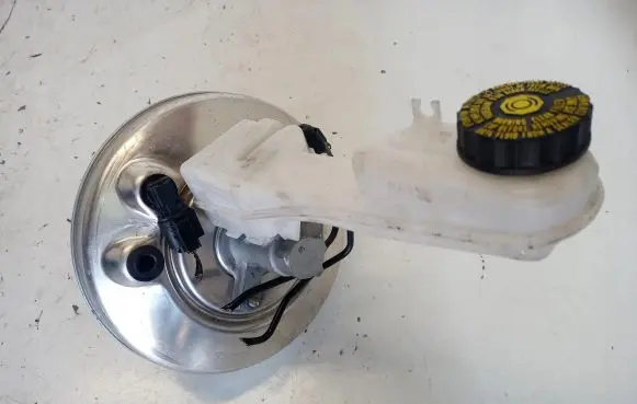 BMW 2 F46 Brake booster 6875608