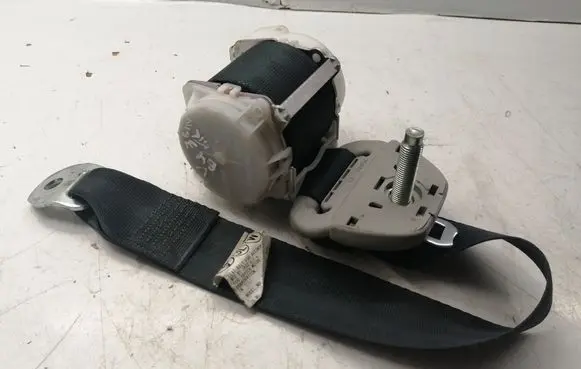 Toyota Corolla Verso AR10 Third row seat belt 735700F010C0 7L2550