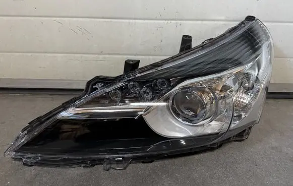 Toyota Verso Headlight/headlamp 811700F18100