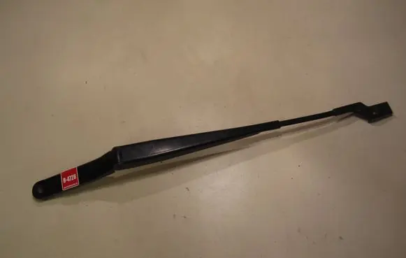 Volkswagen Golf V Front wiper blade arm 1Q1955409