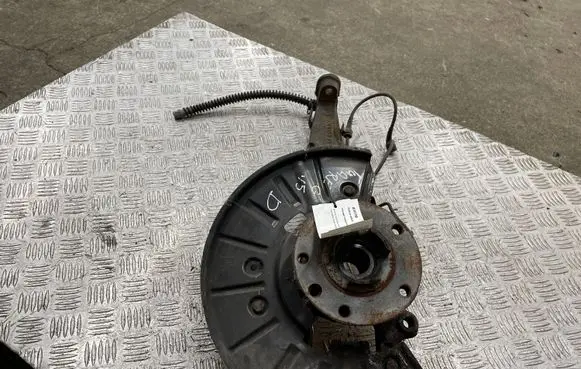 Front wheel hub