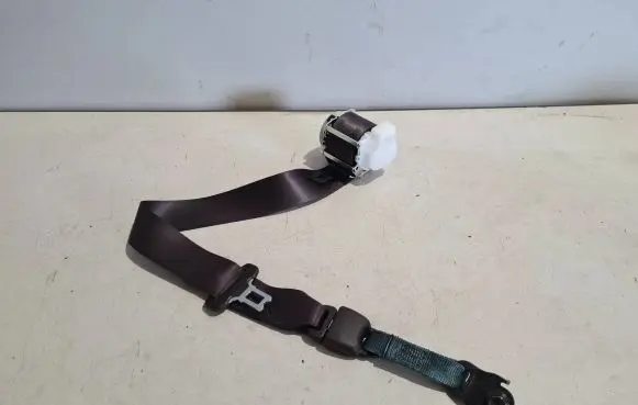 Middle seatbelt (rear)
