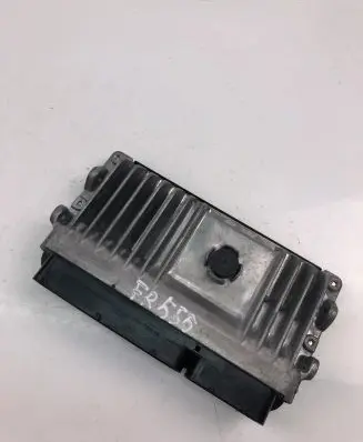 Toyota Avensis T270 Engine control unit/module 8966105G10