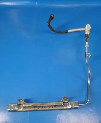 Toyota Prius (XW30) Fuel injector supply line/pipe 