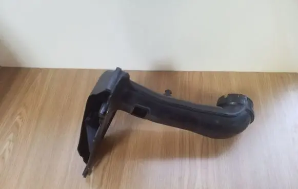 Mazda CX-7 Air intake duct part R2AX13201 K3804