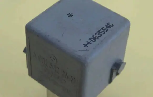 Mercedes-Benz A W169 Other relay A0025422619