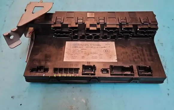 Mercedes-Benz E W211 Fuse box set A2115452101 IMPRK1384419