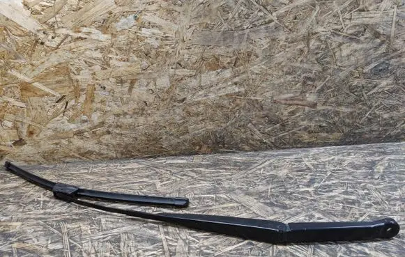 Honda CR-V Front wiper blade arm