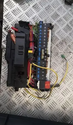 BMW X3 E83 Fuse module 8387153
