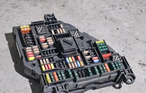 BMW 7 F01 F02 F03 F04 Fuse module 9234423