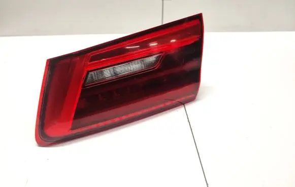 Tailgate rear/tail lights