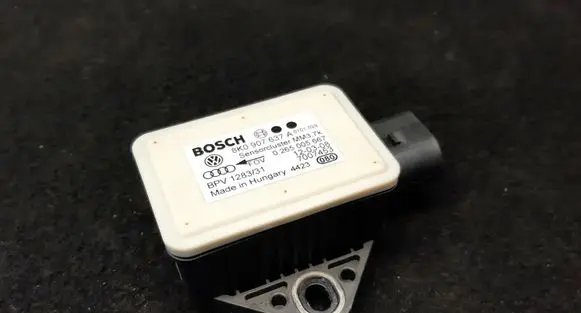 Audi A4 S4 B8 8K ESP acceleration yaw rate sensor 8K0907637A