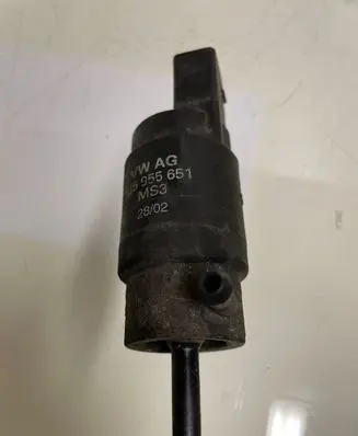 Audi A6 S6 C5 4B Windscreen/windshield washer pump 1J5955651