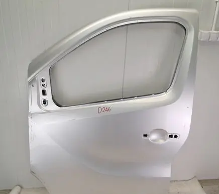 Renault Trafic III (X82) Front door 80111945R D246