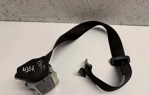 Rear seatbelt