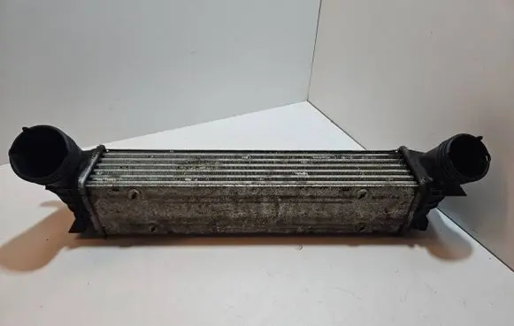 BMW 3 E90 E91 Intercooler radiator 7798788 3296399