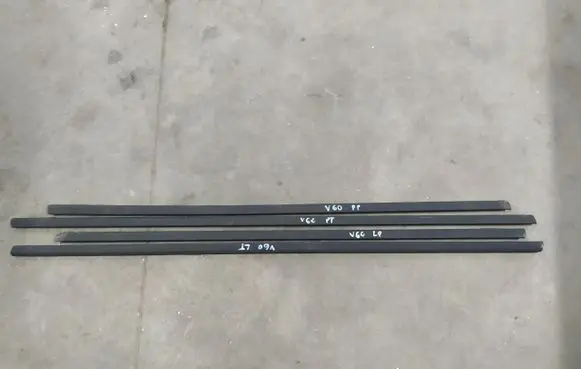 Volvo V60 Front door windshield rail 