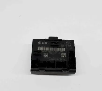 Audi A1 Door control unit/module P10024785 8X0959793D