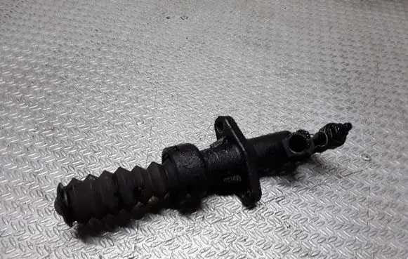 Clutch slave cylinder