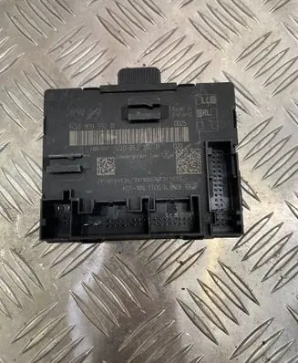 Volkswagen Golf VII Door control unit/module 5Q0959592B