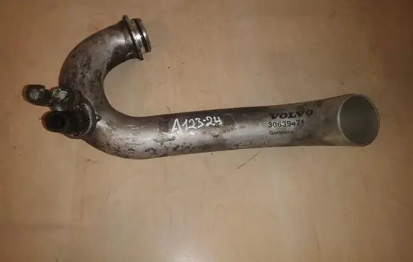 Volvo XC90 Engine coolant pipe/hose 30639471 A12324