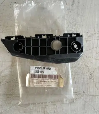 Toyota Auris 150 Front bumper mounting bracket 52535-02041