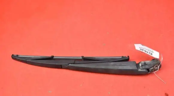 Suzuki Grand Vitara II Rear wiper blade arm