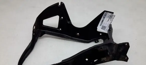 Mercedes-Benz S W220 Headlight/headlamp mounting bracket A2206200572