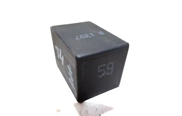 Volkswagen Transporter - Caravelle T4 Other relay 161919533