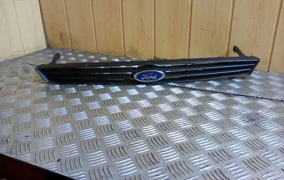 Front bumper upper radiator grill
