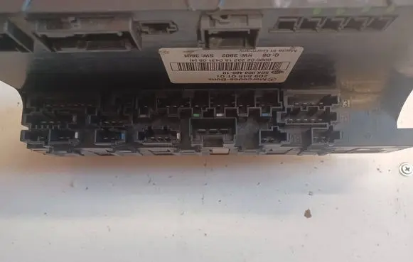 Mercedes-Benz C W203 SAM control unit A2095450101