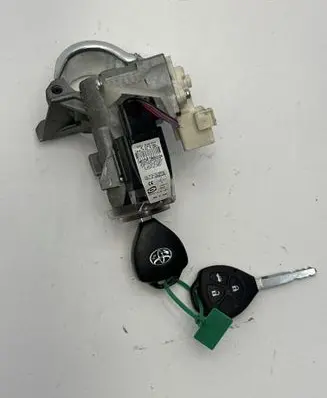 Toyota Avensis T270 Ignition lock 450200203