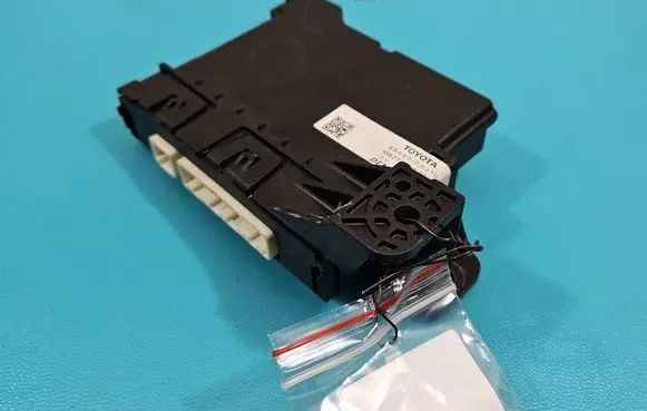 Toyota Avensis T270 Central body control module 88650-05310 IMPRK1444773