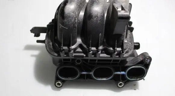 Toyota Yaris Intake manifold
