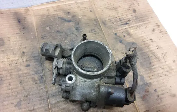 Chrysler Neon II Throttle valve